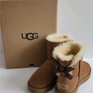 UGG mini Bailey bow chestnut Boots size 6
